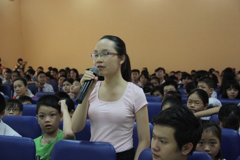 Cuộc hội ngộ xúc động giữa GS Ngô Bảo Châu và cô gái khiếm thị - ảnh 2