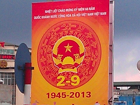 Giữa thủ đô: Pano mừng 2/9 ghi sai tên nước - ảnh 1