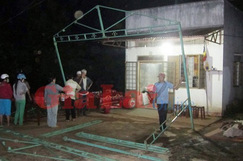 Mẹ già thản nhiên sống bên xác con trai 3 ngày đêm - ảnh 1