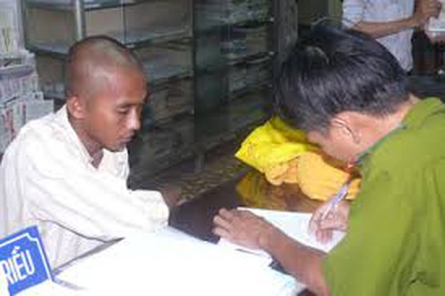 Bắt sư dỏm đi “khất thực” liên tỉnh để lừa tiền - ảnh 1