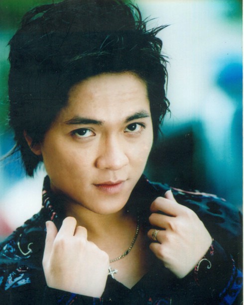 Một ca sĩ bị đâm chết vì ghen tuông - ảnh 1