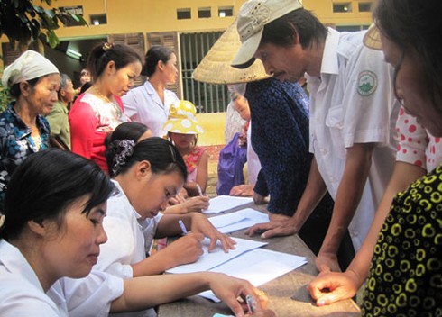 Vụ chôn thuốc BVTV: Bệnh viện K tư vấn khám sức khoẻ cho dân - ảnh 2