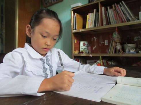 Nghị lực của 2 chị em mồ côi học giỏi - ảnh 1