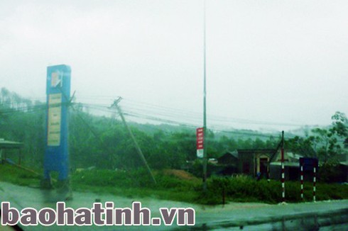 Những hình ảnh đầu tiên tại tâm bão số 10 - ảnh 7