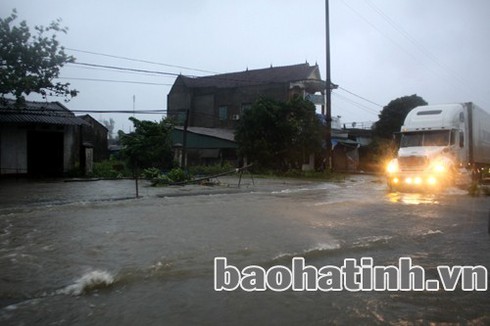 Những hình ảnh đầu tiên tại tâm bão số 10 - ảnh 11