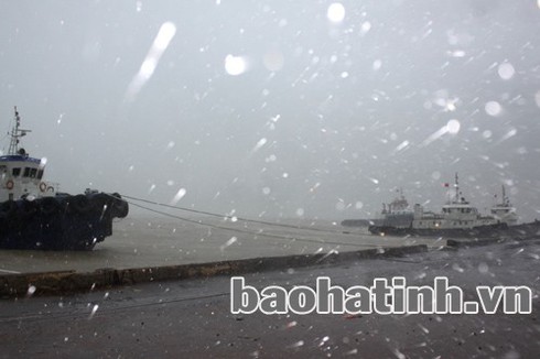 Những hình ảnh đầu tiên tại tâm bão số 10 - ảnh 12