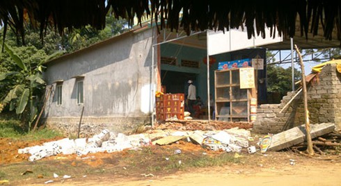 4 em nhỏ bị tường đè chết: Tạm giữ 2 người - ảnh 1