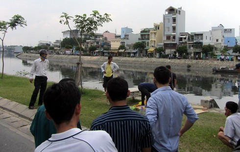 Phát hiện một thi thể nổi trên kênh Tàu Hũ - ảnh 1