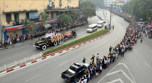 Chùm ảnh đẹp người dân tiễn Đại tướng trên mạng xã hội - ảnh 3