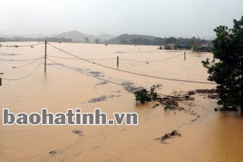 Hà Tĩnh: Các huyện miền núi bị cô lập vì lũ - ảnh 1