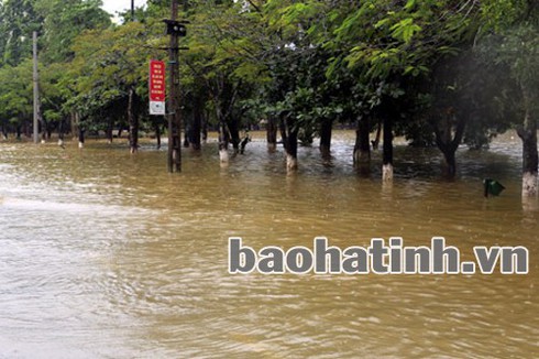Hà Tĩnh: Các huyện miền núi bị cô lập vì lũ - ảnh 4