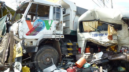 Xe ben đâm xe khách: Kinh hoàng lời kể người trong cuộc - ảnh 1