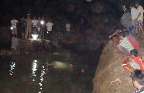 Tắm ở hố nước, 2 học sinh THCS chết thảm - ảnh 1