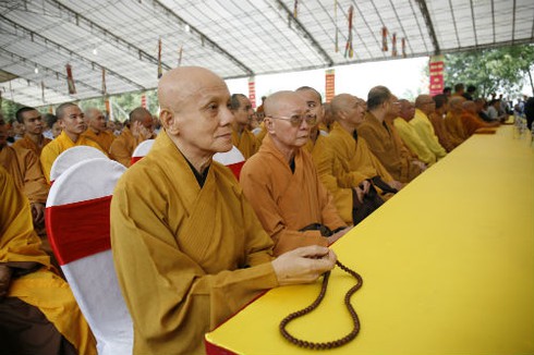 Hàng ngàn người cầu siêu nạn nhân tử vong vì tai nạn giao thông - ảnh 7