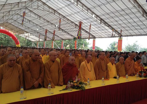 Hàng ngàn người cầu siêu nạn nhân tử vong vì tai nạn giao thông - ảnh 3