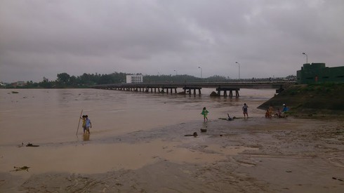 Quảng Ngãi: Vừa lũ, vừa lốc xoáy, người dân hoang mang - ảnh 2
