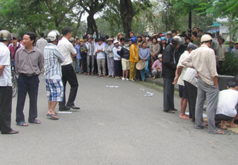 Nữ sinh lao cả xe lẫn người xuống sông tử nạn - ảnh 1