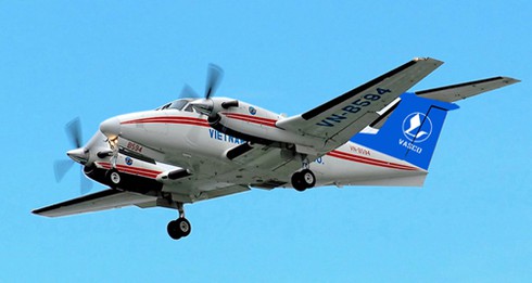 Máy bay hạ cánh bằng