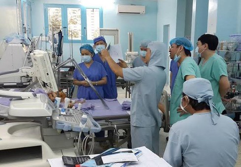 Cặp song sinh vừa được tách: Có biến chuyển bất thường - ảnh 1