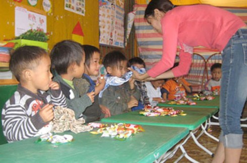 Thưởng Tết giáo viên: Đau đầu nghĩ chuyện mua sắm - ảnh 1