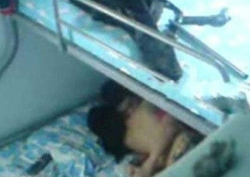 Khi bạn cùng phòng đưa người yêu về ngủ cùng - ảnh 2