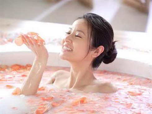 Bài thuốc tắm cổ truyền trị... ngứa ngáy - ảnh 1