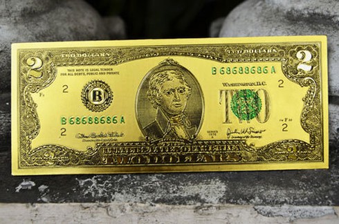 Đồng đôla vàng bán vỉa hè giá... 25.000 đồng - ảnh 1