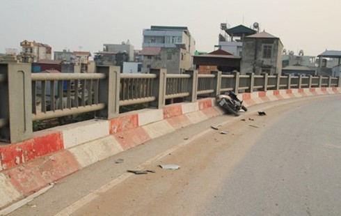 Đôi nam nữ bay qua thành cầu Vĩnh Tuy đã hồi tỉnh - ảnh 1