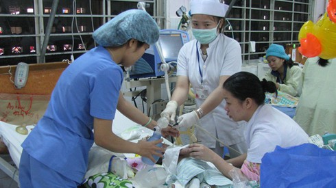 Bé gái nguy kịch vì “thầy lang” - ảnh 1