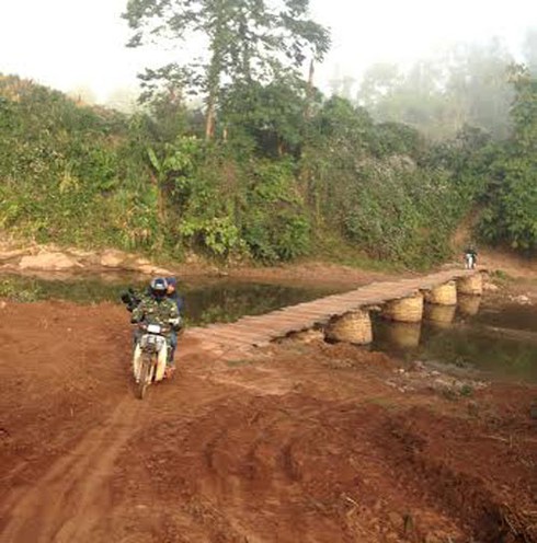 Cô giáo kể lại thời khắc chui túi nilon qua suối dữ - ảnh 2