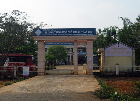 Buộc thôi học có thời hạn nữ sinh đánh bạn - ảnh 1