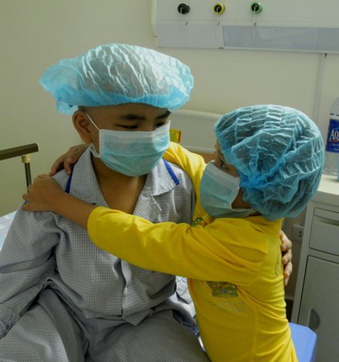 Bé gái 5 tuổi hiến tủy cứu sống chị ruột: Giây phút gặp lại - ảnh 3