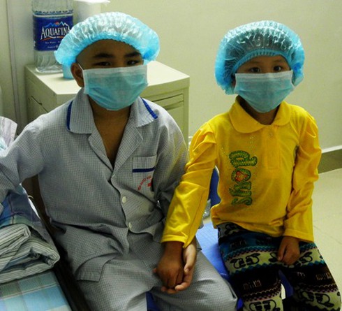 Bé gái 5 tuổi hiến tủy cứu sống chị ruột: Giây phút gặp lại - ảnh 2