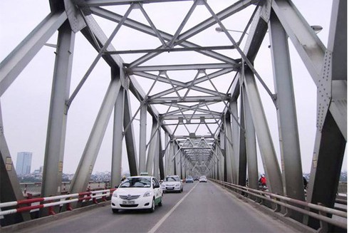 Cấm taxi qua cầu Chương Dương vào thủ đô giờ cao điểm - ảnh 1