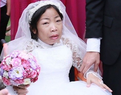 Cô gái suy thận rơi nước mắt trong lễ cưới cổ tích - ảnh 1