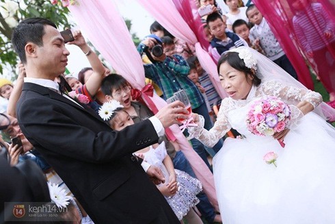 Cô gái suy thận rơi nước mắt trong lễ cưới cổ tích - ảnh 2