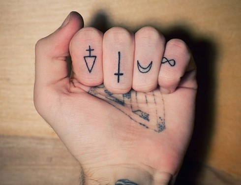 Ngộ nghĩnh hình xăm ngón tay của giới trẻ - ảnh 8