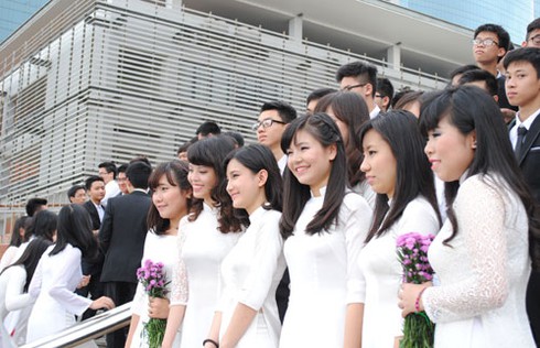 Nữ sinh trường Ams xinh lung linh trong ngày hội áo dài - ảnh 2