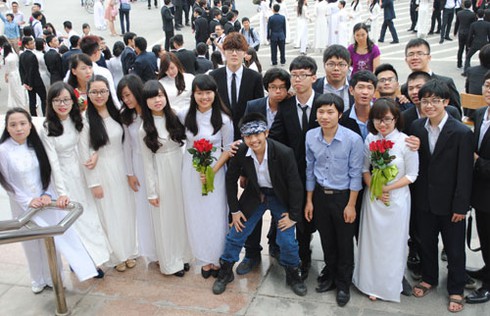 Nữ sinh trường Ams xinh lung linh trong ngày hội áo dài - ảnh 16