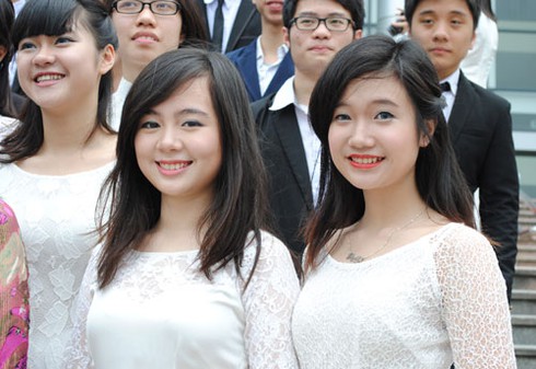 Nữ sinh trường Ams xinh lung linh trong ngày hội áo dài - ảnh 3