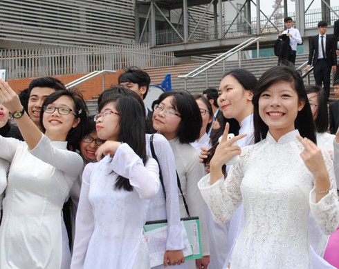 Nữ sinh trường Ams xinh lung linh trong ngày hội áo dài - ảnh 6