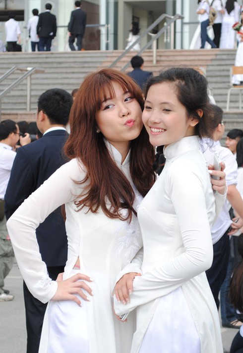 Nữ sinh trường Ams xinh lung linh trong ngày hội áo dài - ảnh 7