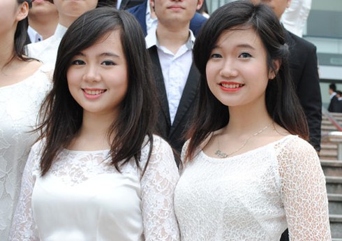 Nữ sinh trường Ams xinh lung linh trong ngày hội áo dài - ảnh 9