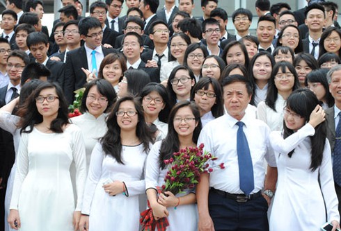 Nữ sinh trường Ams xinh lung linh trong ngày hội áo dài - ảnh 13