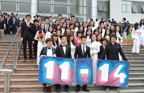 Nữ sinh trường Ams xinh lung linh trong ngày hội áo dài - ảnh 15