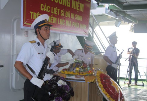 Trang nghiêm, thành kính lễ tưởng niệm các liệt sỹ trên biển - ảnh 2