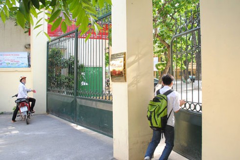 Thi tốt nghiệp THPT 2014: Sát giờ phát đề mới vội vàng chạy tới - ảnh 2