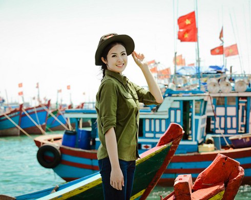 Hoa hậu Ngọc Hân thăm ngư dân đảo Lý Sơn - ảnh 1