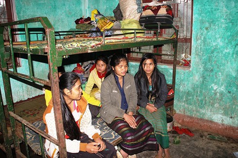 Đi sim: Ném đá, tìm cách rủ nữ sinh bỏ học - ảnh 1