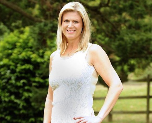 Cận cảnh cắt ngón chân để đi vừa giày cao gót - ảnh 5